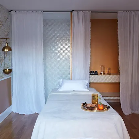 Chateau De Hotel 5*