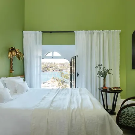 Chateau De Hotel 5*